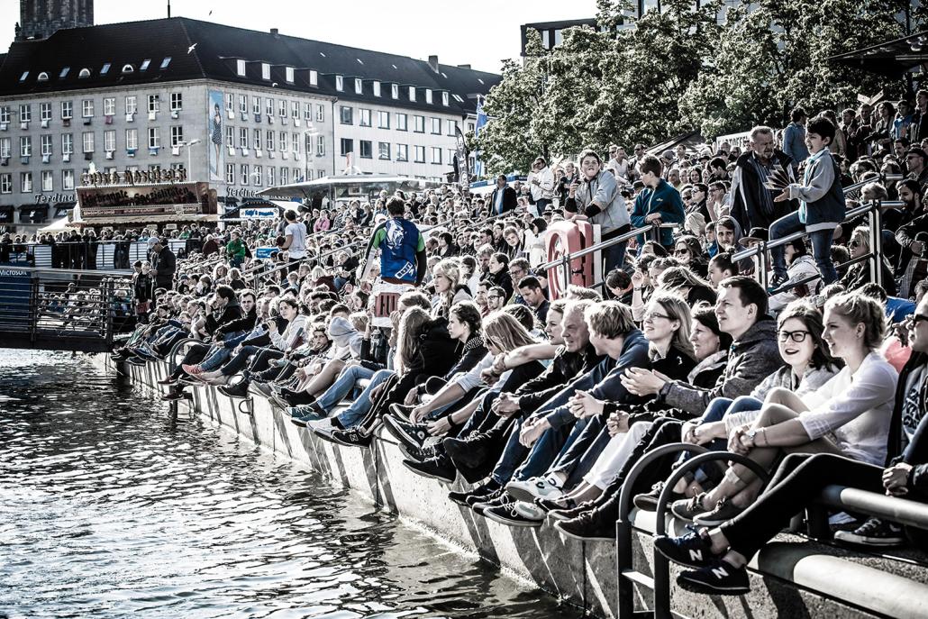 Wasserratten kommen beim Stand Up Paddeln oder bei einer Fahrt mit dem Seabob auf ihre Kosten