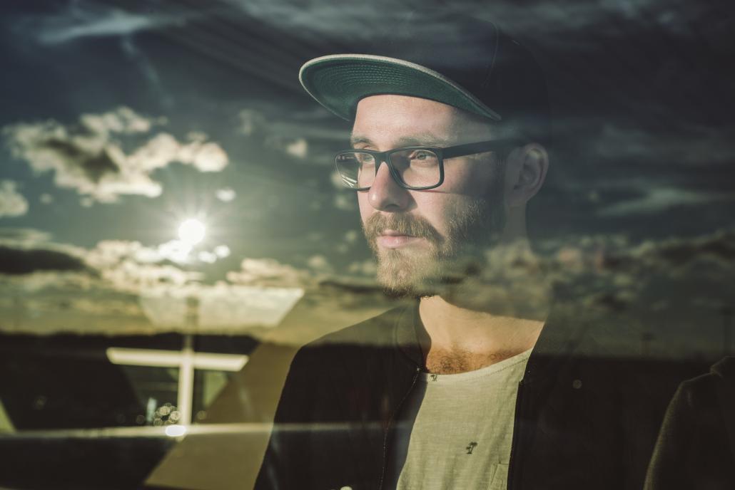 Mit seiner Live-Performance wird Mark Forster ab 20.15 Uhr die Kieler Woche am Donnerstag, 23. Juni, auf der NDR-Bühne flashen