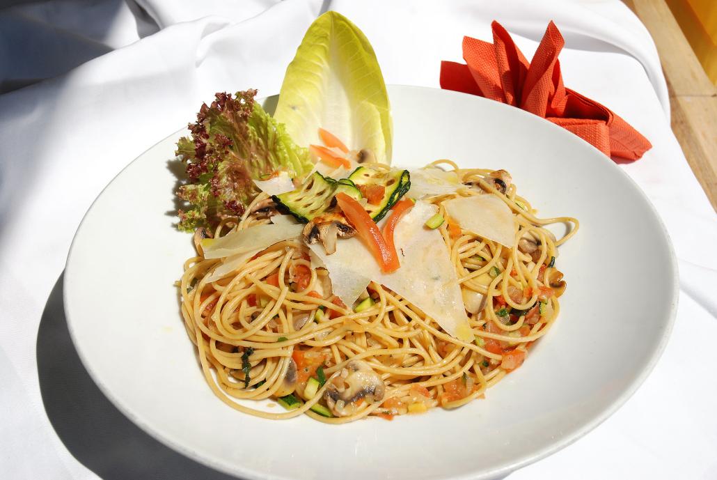 So lecker! Diesen Monat empfiehlt das LOUF Vollkorn-Spaghetti mit Gemüsesoße