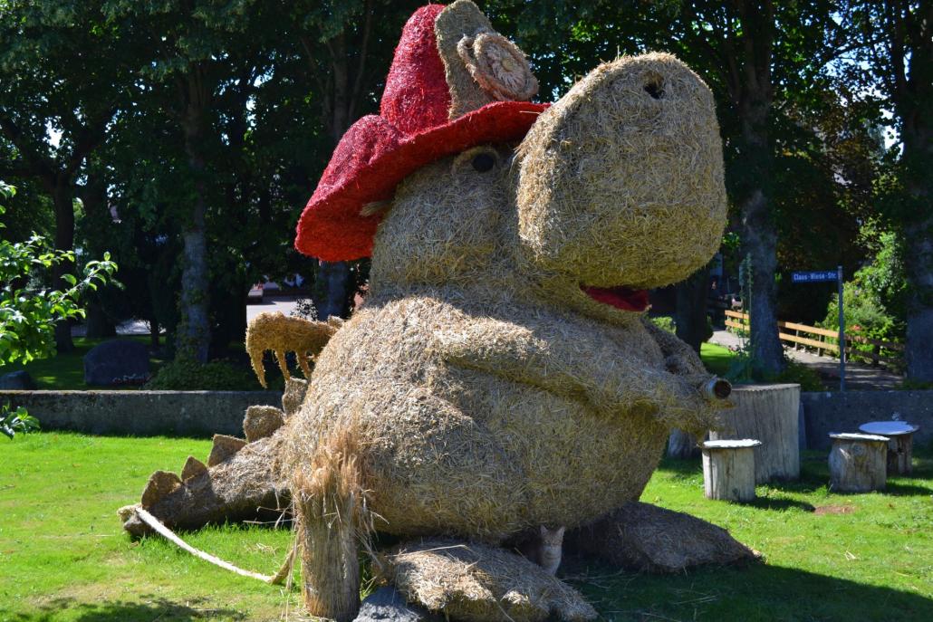 Der kleine Drache Grisu ist nur eine von vielen Kornskulpturen, die man bei den Probsteier Korntagen bewundern kann