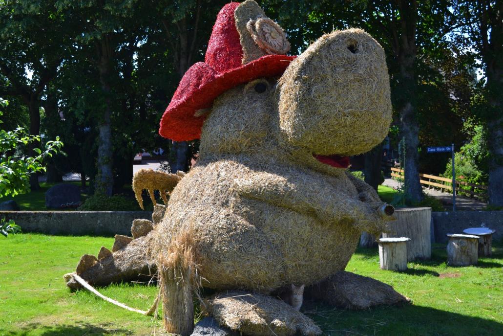 Der kleine Drache Grisu ist nur eine von vielen Kornskulpturen, die man bei den Probsteier Korntagen bewundern kann