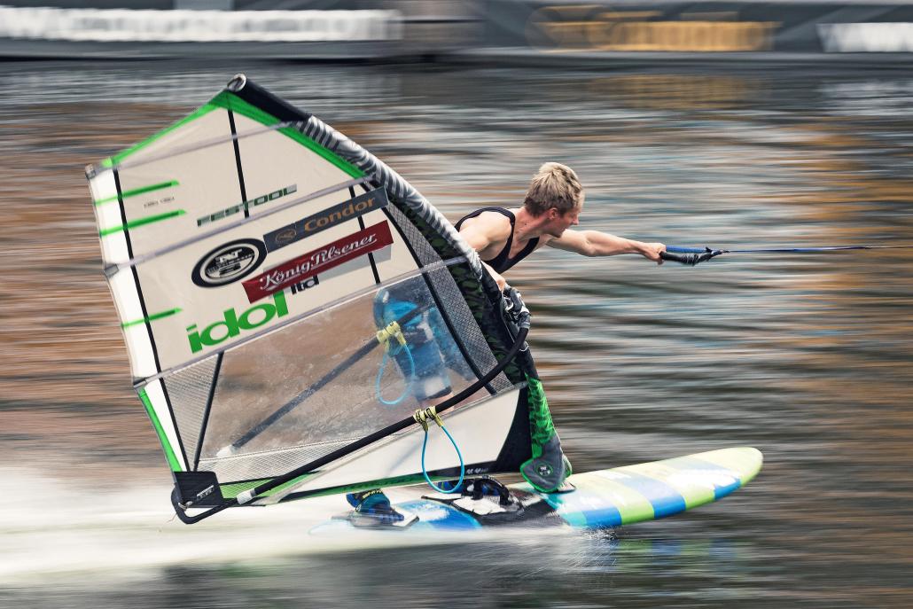 Bei der Winch Windsurf WM werden die Fahrer innerhalb von 50 Metern auf fast 60 km/h beschleunigt
