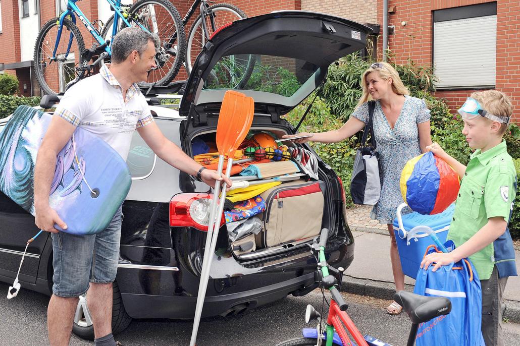 Auch wenn viel Gepäck mit in den Urlaub muss, sollte das Auto keinesfalls überladen werden