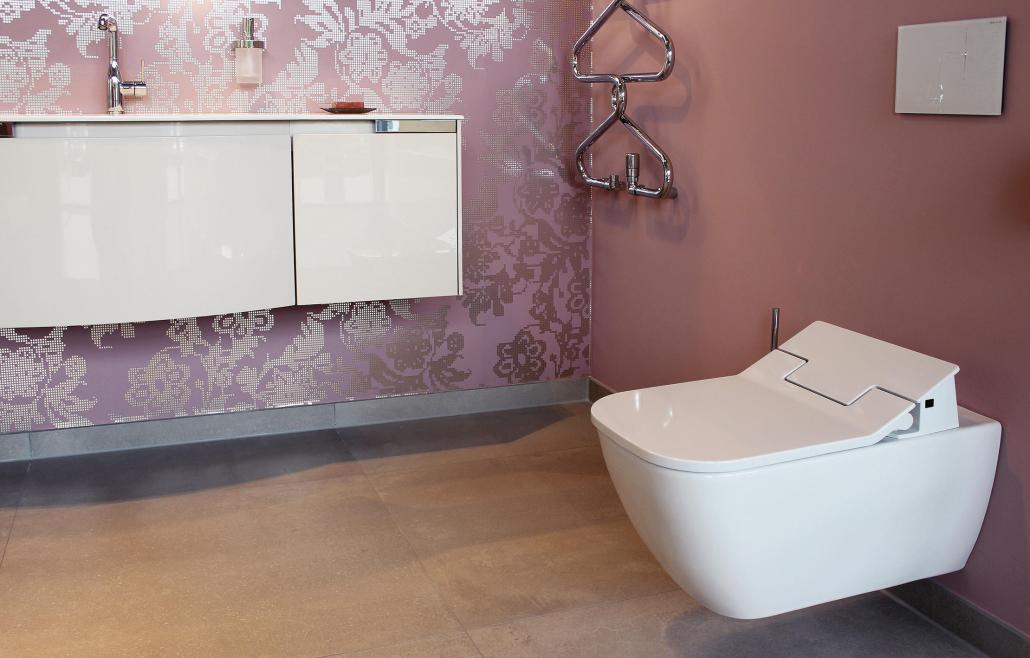 Das Dusch-WC vereint die Funktionen einer Toilette mit denen eines Bidets