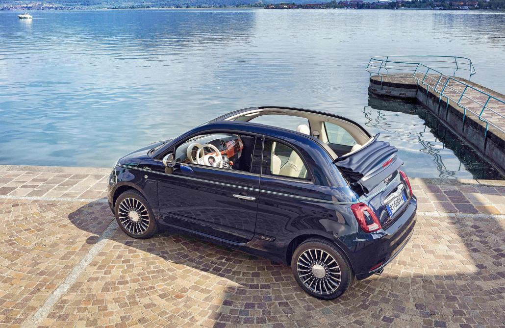 Der Fiat 500 Riva besticht durch die elegante Verkleidung aus Mahagoni Holz