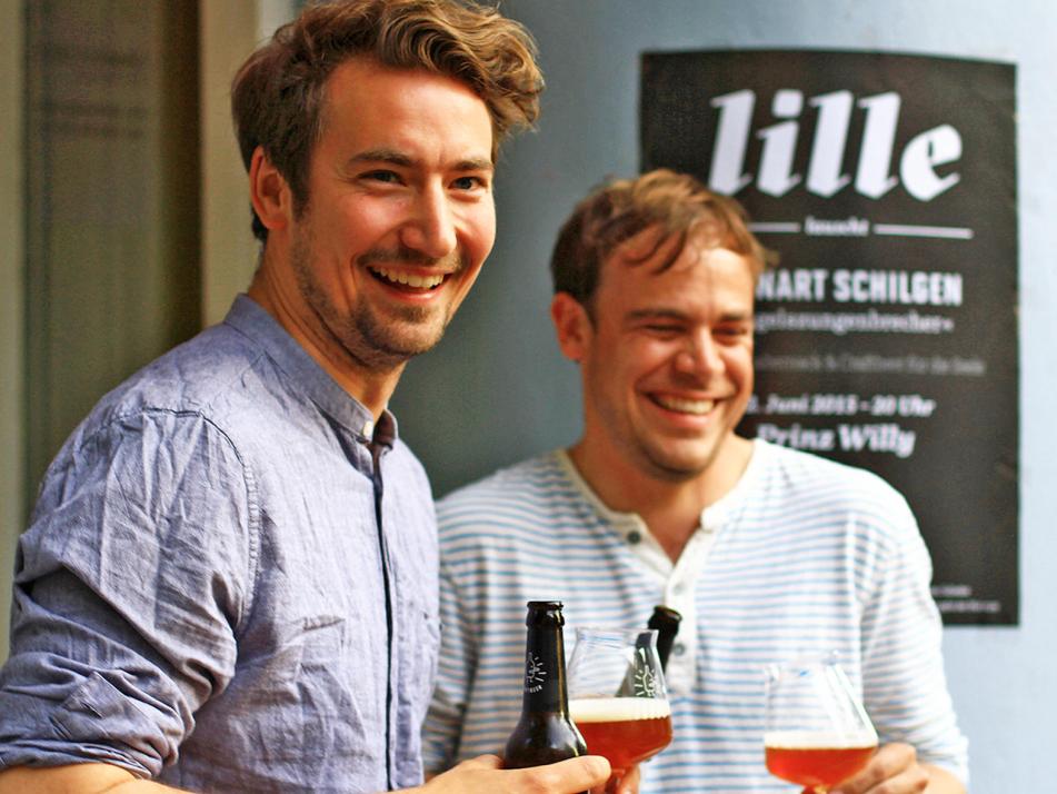 Mit viel Herzblut brachten die kreativen Gründer Max Kühl und Florian Scheske (v. li.) ihr eigenes Craft Beer auf den Markt