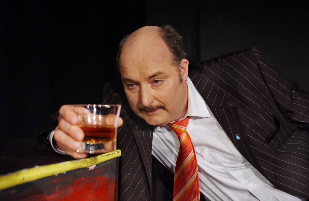 Theaterdirektor Markus Dentler spielt Baggerfahrer Rune F. Lindgren