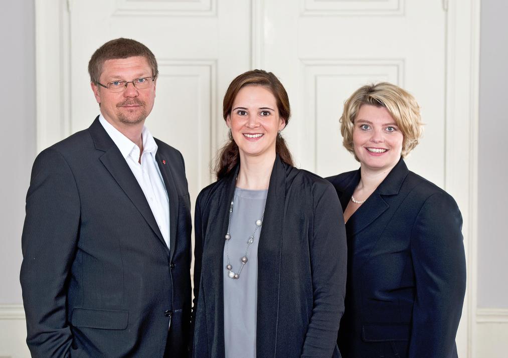 Die Kieler Spezialisten Holger Paasch (li.) und Christine Bülck (re.) mit Teamassistentin Miriam Geis