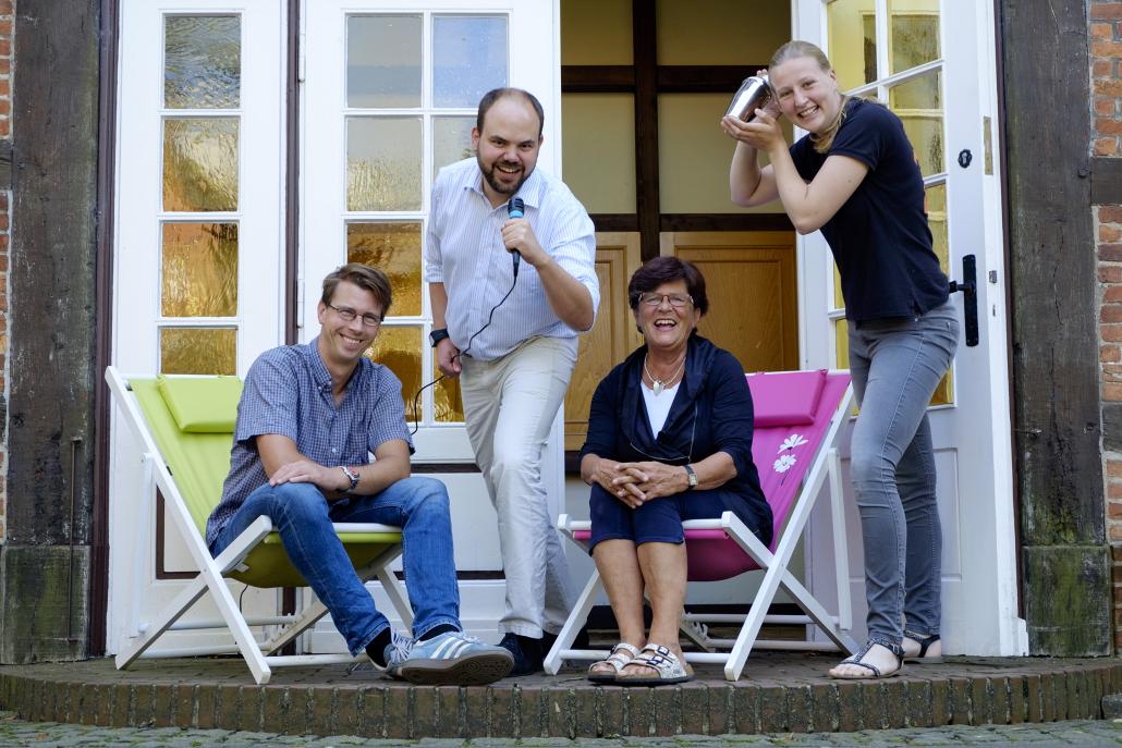 Relax'n'Action gibt es zur Nacht der Kirchen in St. Gabriel im Stadtteil Russee – mit Cocktails, Karaoke und Chillen. Helge Frey, Joachim Kretschmar, Annelie Kinner, Juliane Groﬂ (v. l.) freuen sich schon darauf.