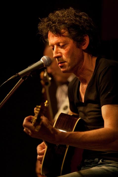 Stefan van der Sande stellt auf der Bühne seine neue CD vor