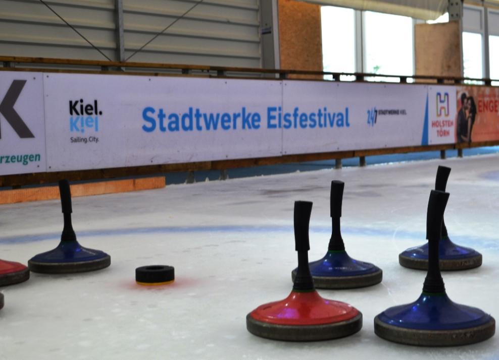 Eisstockschießen beim Eisfestival