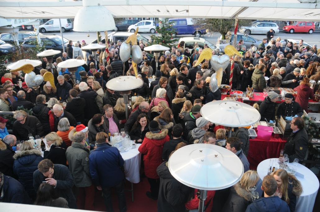 Im N.i.L. werden Weihnachten und Neujahr mit frischen Austern und Champagner gefeiert 