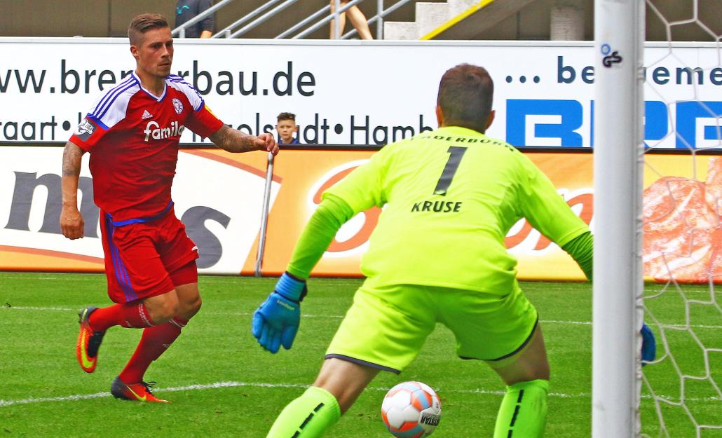 Steven Lewerenz kurz vor seinem Treffer beim SC Paderborn