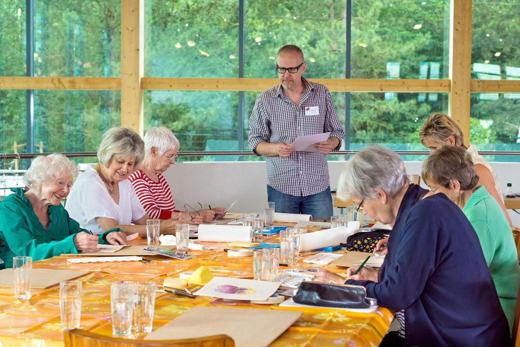 Der erfahrene Kursleiter stellt sich auf die individuellen Fähigkeiten der Kursteilnehmer ein