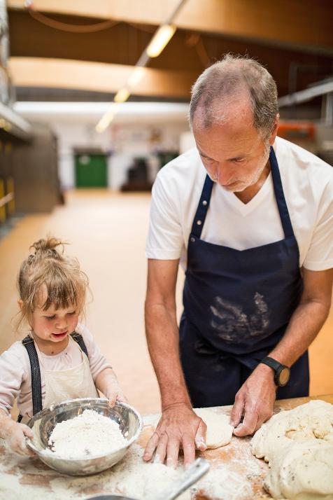 Auch die ganz Kleinen der Familie lernen das Bäckerhandwerk kennen