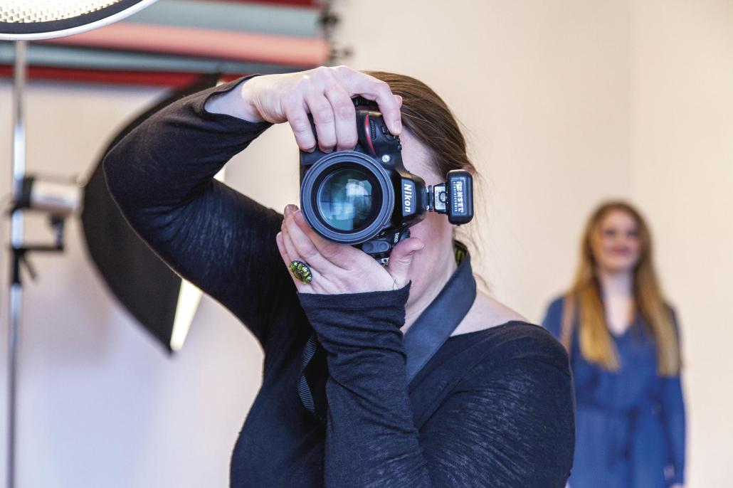 Ganz in ihrem Element: Fotografin Ines Matz-Boomgaarden