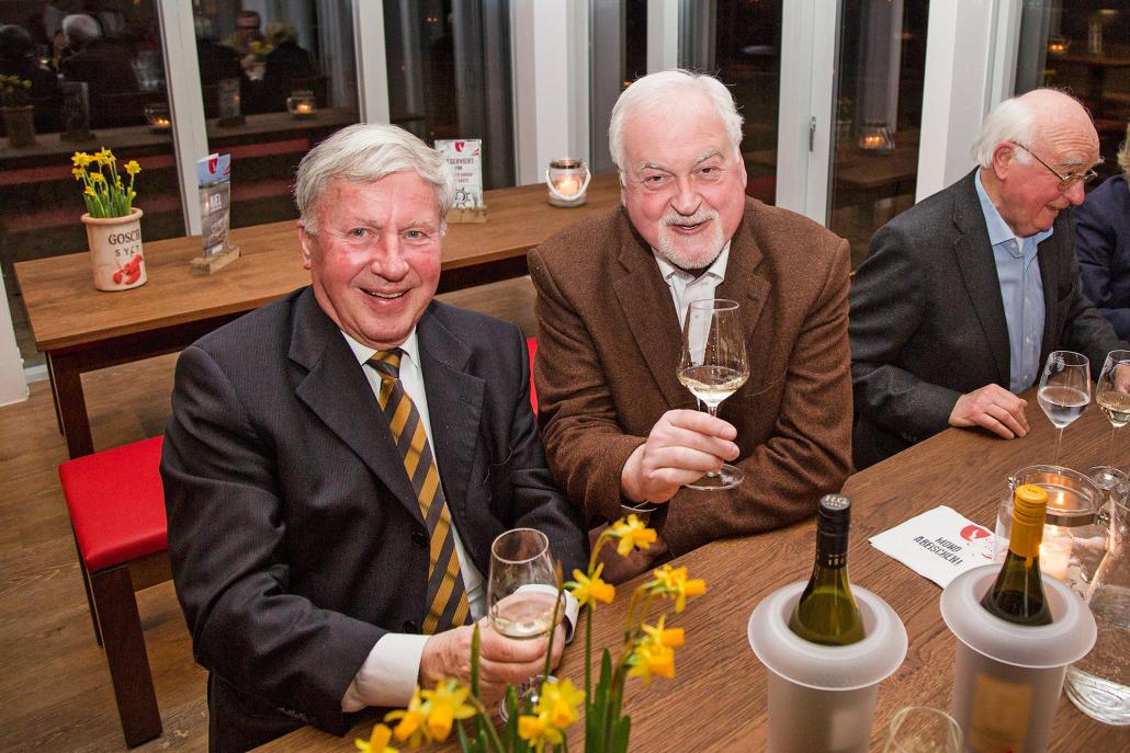 Peter Harry Carstensen (2. v. r.): „Die Atmosphäre und der Wein sind hier ebenso ein Genuss wie auf Sylt!“

