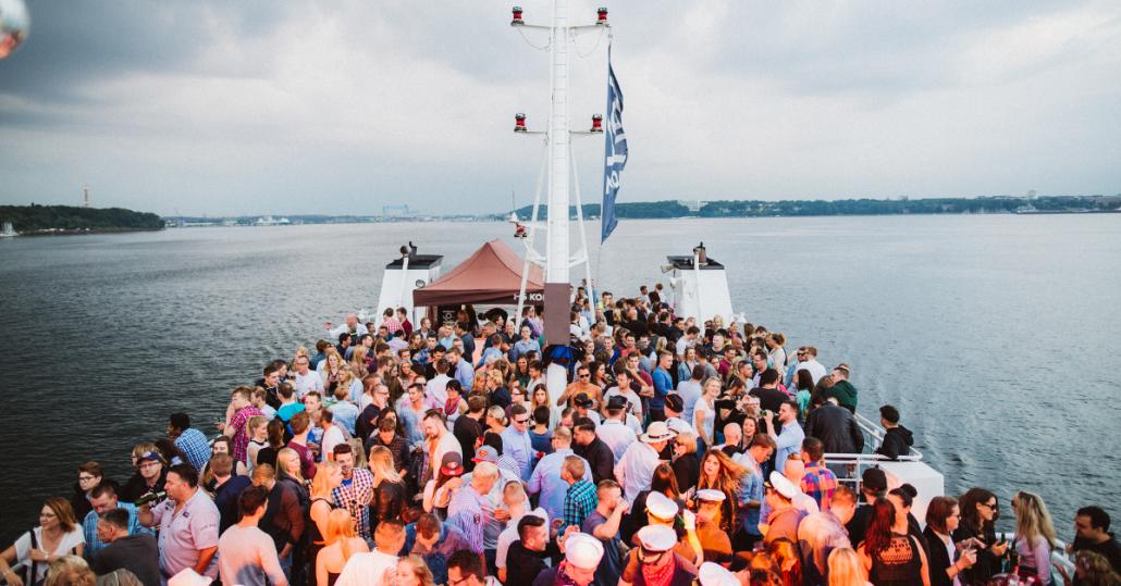 Houseboat-Party zu Ostern auf der Kieler Förde