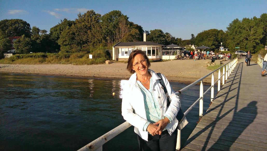 Manuela Junghölter an der Promenade von Kitzeberg vor den Toren Kiels