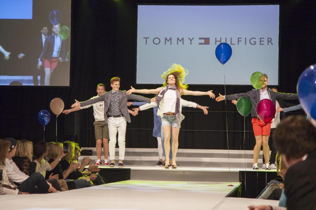 Tommy Hilfiger präsentiert eine modische Choreografie