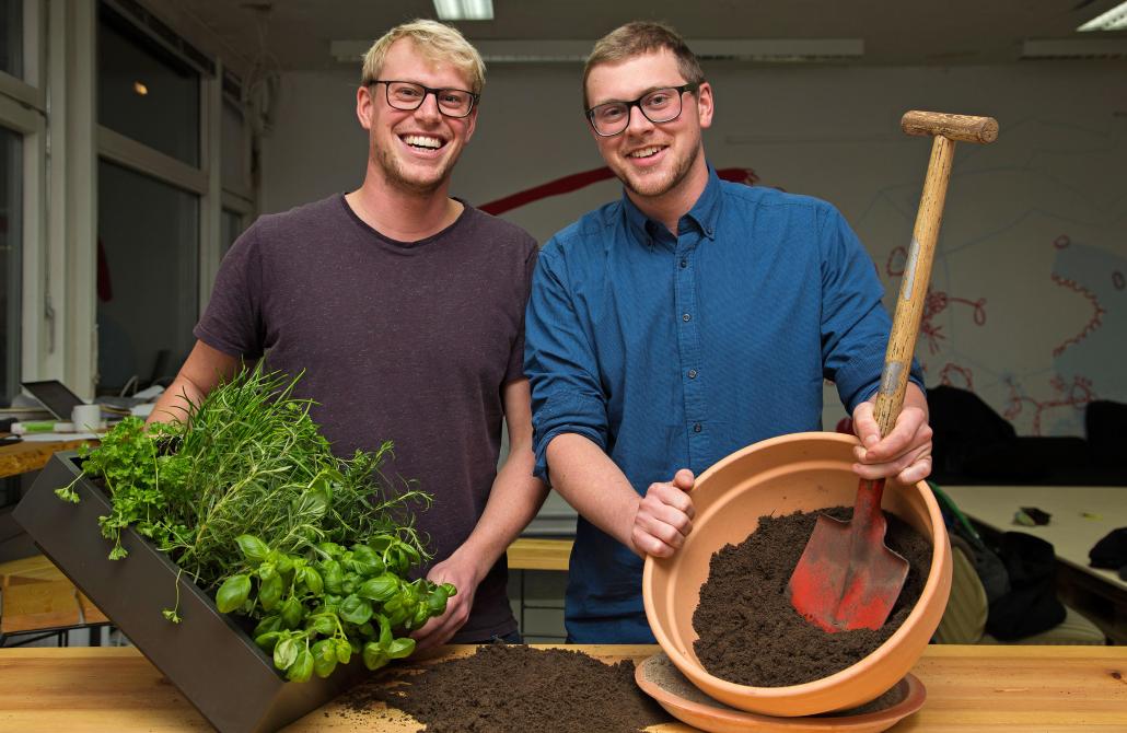 Hannes und Lasse Popken (v. li.) gründeten vor einem halben Jahr ihr Start-up Rankwerk