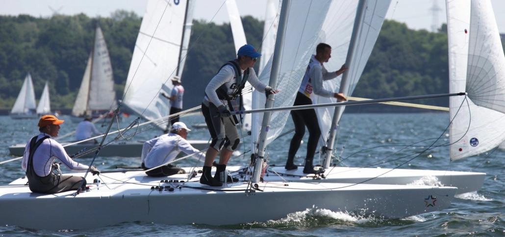 Die Internationale Deutsche Meisterschaft der Starboote kann ganz entspannt von der Kiellinie aus verfolgt werden 