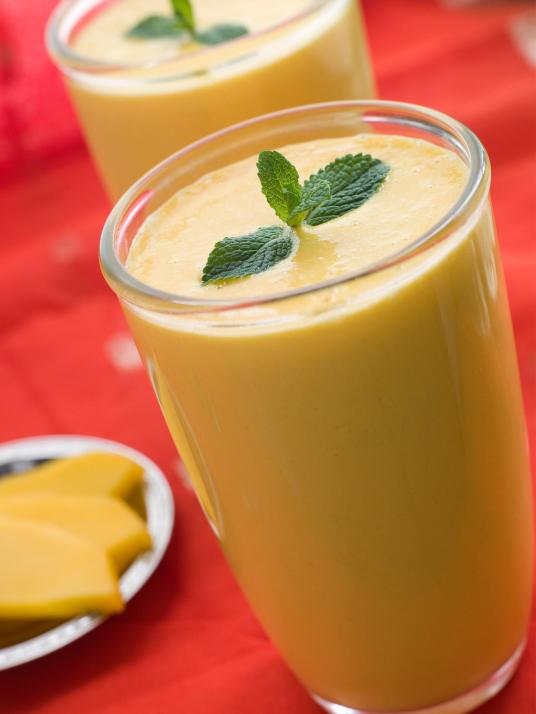 Ein erfrischender Mango-Lassi vom Pakistan-Stand