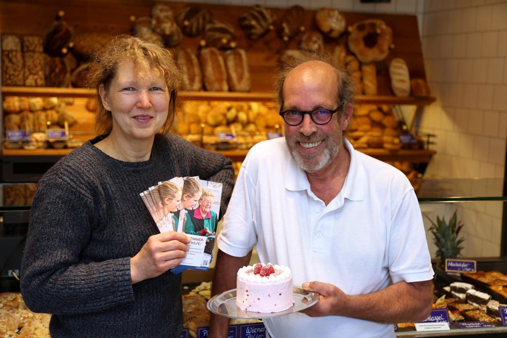 Alexandra Dreibach, Projektkoordinatorin Wohnen für Hilfe, und Kai Lyck, Inhaber der Bäckerei Lyck, freuen sich über die Kooperation