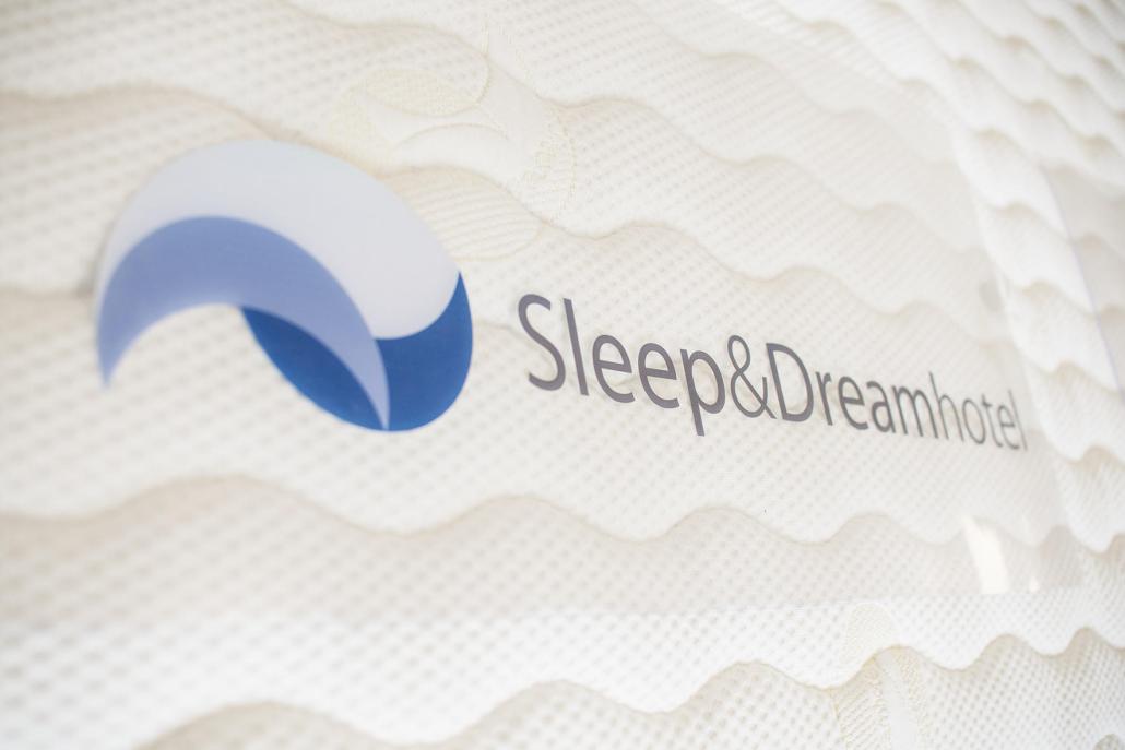 Im Familienbetrieb Sleep & Dreamhotel werden die Matratzen individuell auf den Kunden zugeschnitten und per Hand produziert