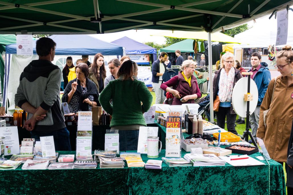 Beim „Vegan Summer“ gibt es viele Info-Stände zum veganen Lebensstil