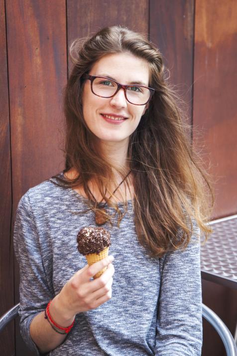 Organisationstalent Lisa beim Eiscafé La Dolce Vita