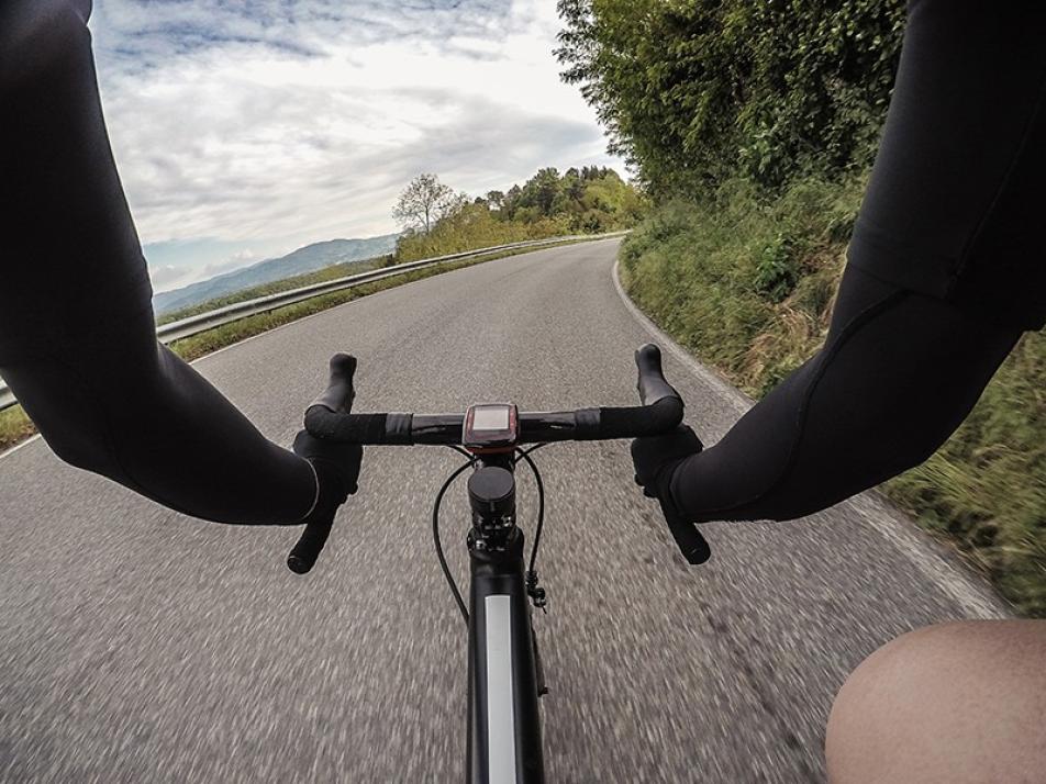 Bastian ist bei gutem Wetter gern mit dem Rennrad unterwegs