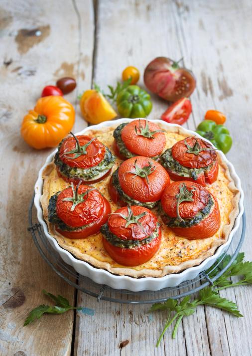 Quiche mit gefüllten Tomaten