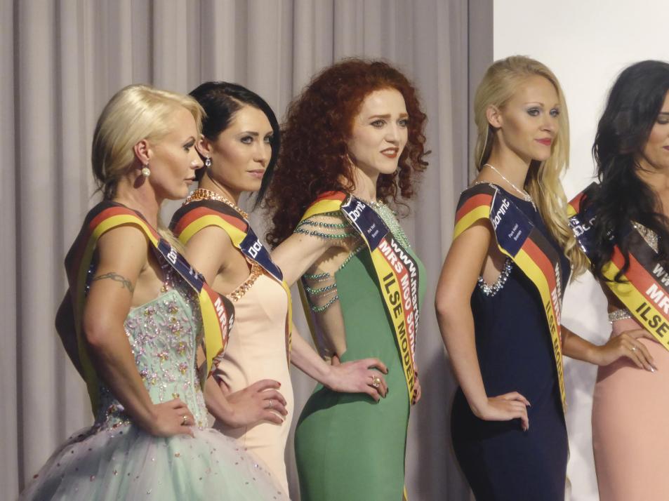 Olga Lorenz im grünen Kleid nahm an der Wahl zur Misses 
MGO Deutschland teil