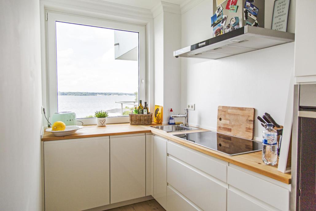 Kochen mit Aussicht: Sogar von der Küche aus kann man auf’s Meer blicken