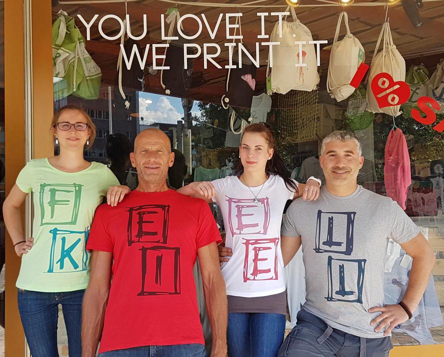 Das Team der Shirt Lounge: Merle, Lutz, Josi und Serdal (v. li.)