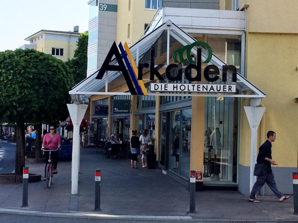 Eine beliebte Shopping- und Gastromeile ist die Holtenauer Straße