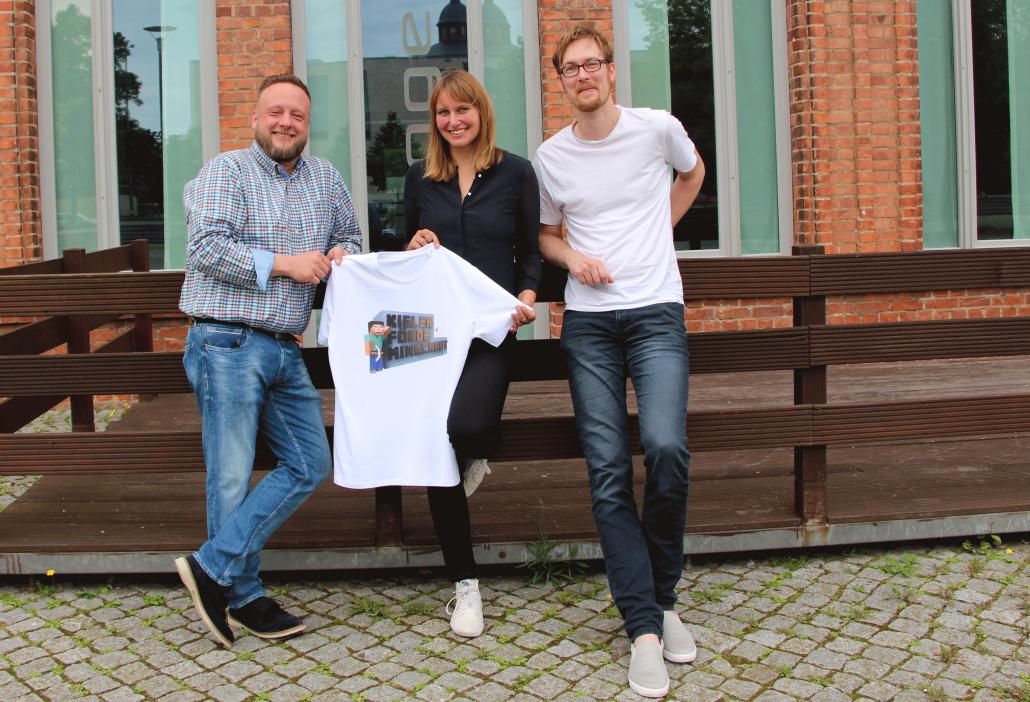 Die Organisatoren Lars Eiben von TAKEOVER Solutions Limited, Sarah Friese von der Kieler Wirtschaftsförderung und Birger Dethlefs von Markenwerk (v. li.) freuen sich auf zahlreiche Teilnehmer mit kreativen Ideen beim Kieler Förde Minecraft Camp