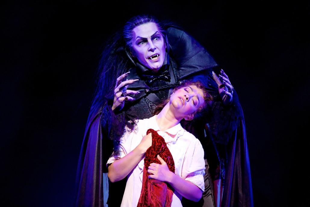 Noch bis zum 28. Januar 2018 ist das erfolgreiche Musical Tanz der Vampire im Stage Theater an der Elbe zu sehen