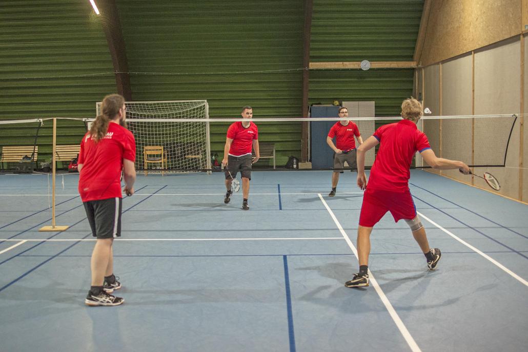 Beim Sport kommt man mit Kollegen in Kontakt, mit denen man ansonsten arbeitstechnisch nicht viel zu tun hat