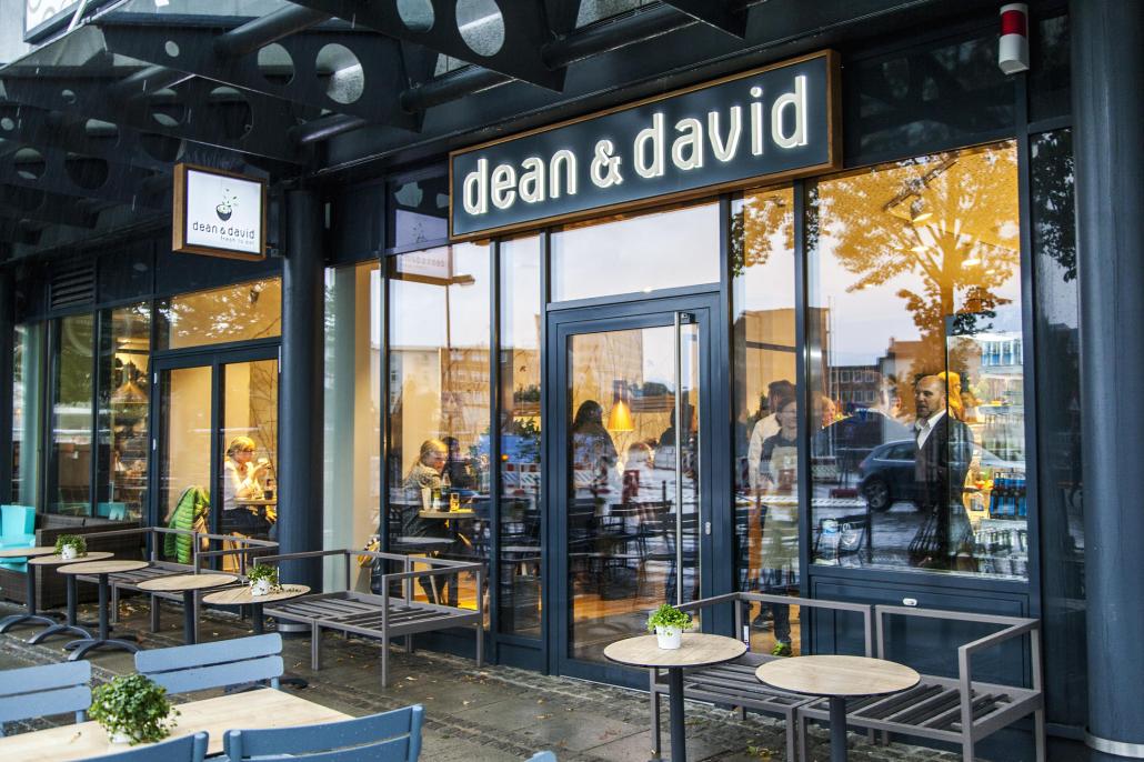 Modernes Ambiente und gesundes Fast Food bietet dean&david