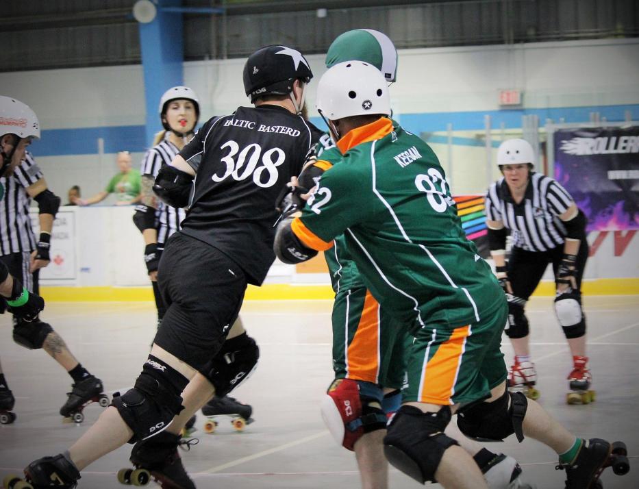 Die Zuschauer dürfen sich beim Roller Derby auf intensive Begegnungen freuen