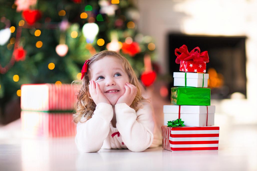 Ein strahlendes Kinderlächeln an Weihnachten ist etwas ganz Besonderes