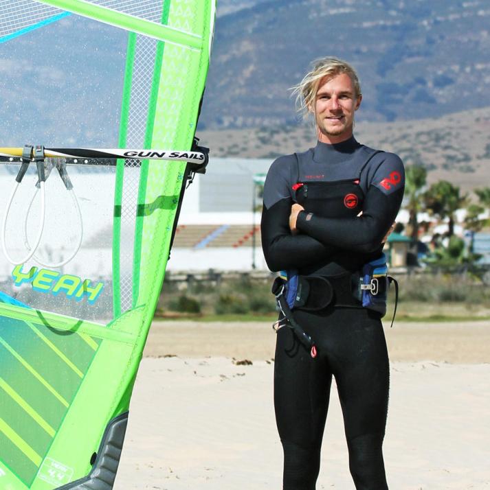 Windsurfer Valentin Böckler freut sich auf seine erste Tour mit der X-Klasse