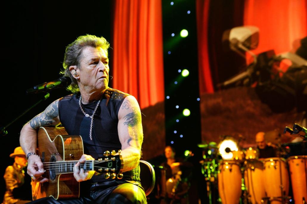 Peter Maffay spielt Unplugged in Kiel