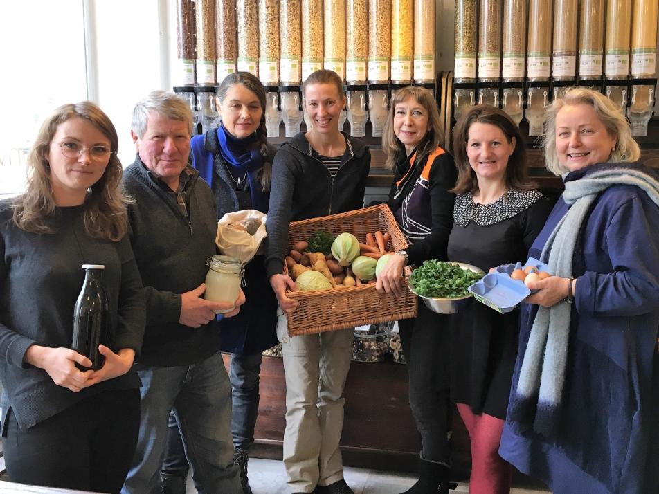 Die Gründungsmitglieder des Kieler Ernährungsrats (v. li.): Nele Markwardt, Ernst Schuster, Nicoline Henkel, Anja Rolf, Ina Walenda, Marie Delaperrière und Christine Ax 