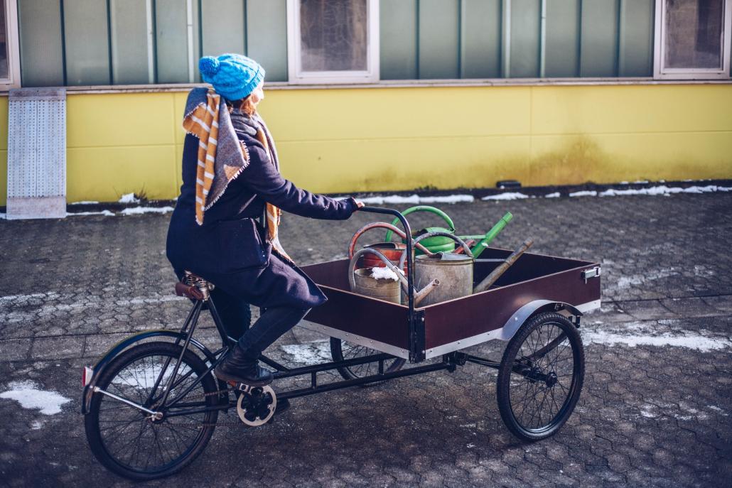 … probierte Kollegin Katharina ein antikes Lastenrad aus