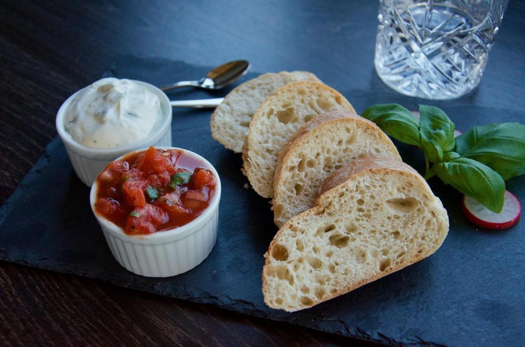 ...und weitere leckere Snacks erwarten die Gäste der Astor Bar