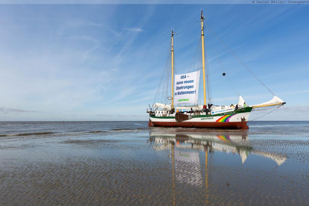 Die Beluga II beim Protest gegen neue Ölbohrungen im Wattenmeer