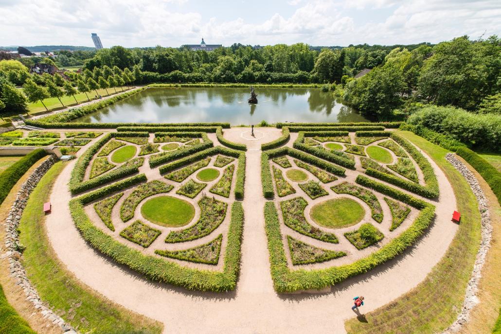 Der Barockgarten wurde im 17. Jahrhundert vom Schleswiger Herzog Friedrich III. angelegt – nicht nur für Gartenfreunde ein Erlebnis!